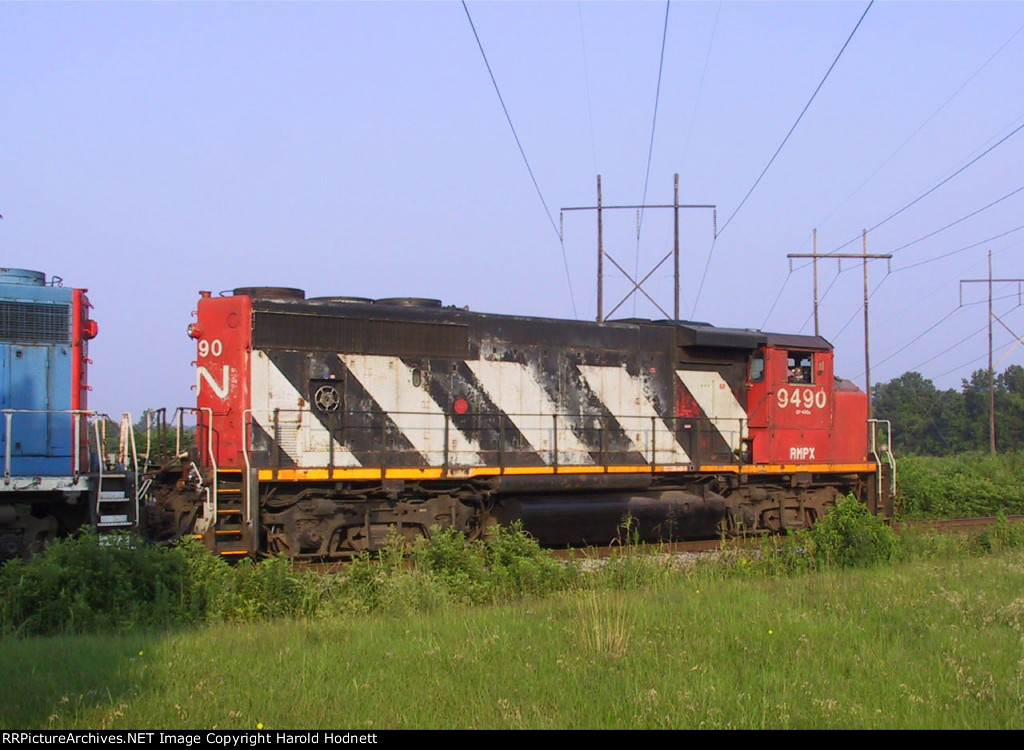 RMPX 9490 leads a SCRF train towards Darlington